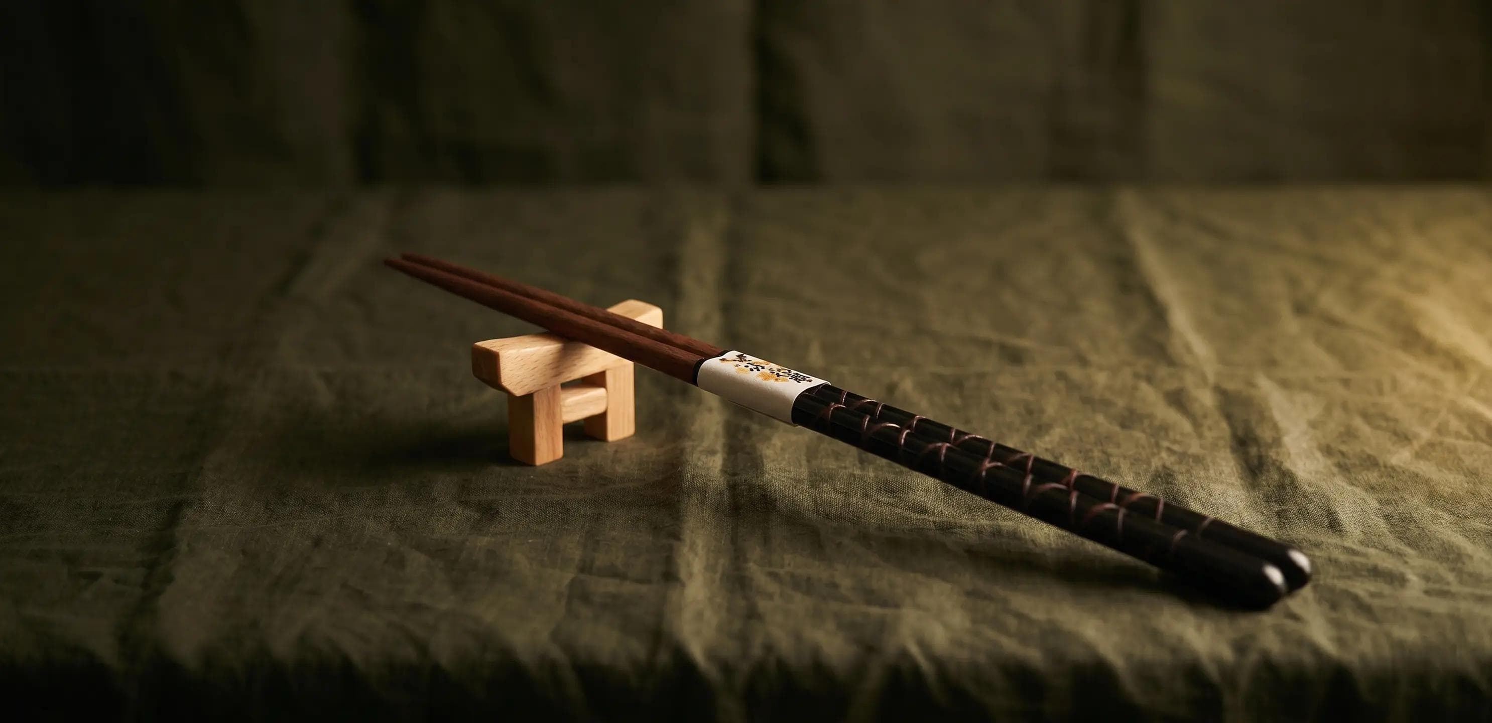Set de Palillos y Hashioki "Torii"